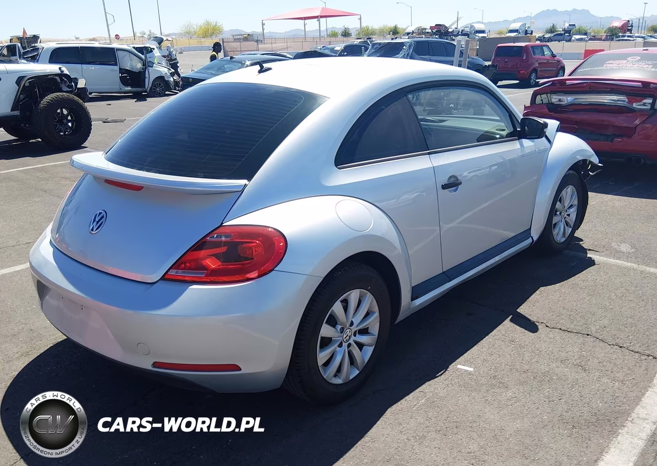 2013 Volkswagen Beetle 2.5L Entry VIN:3VWFP7AT5DM637232 - 4