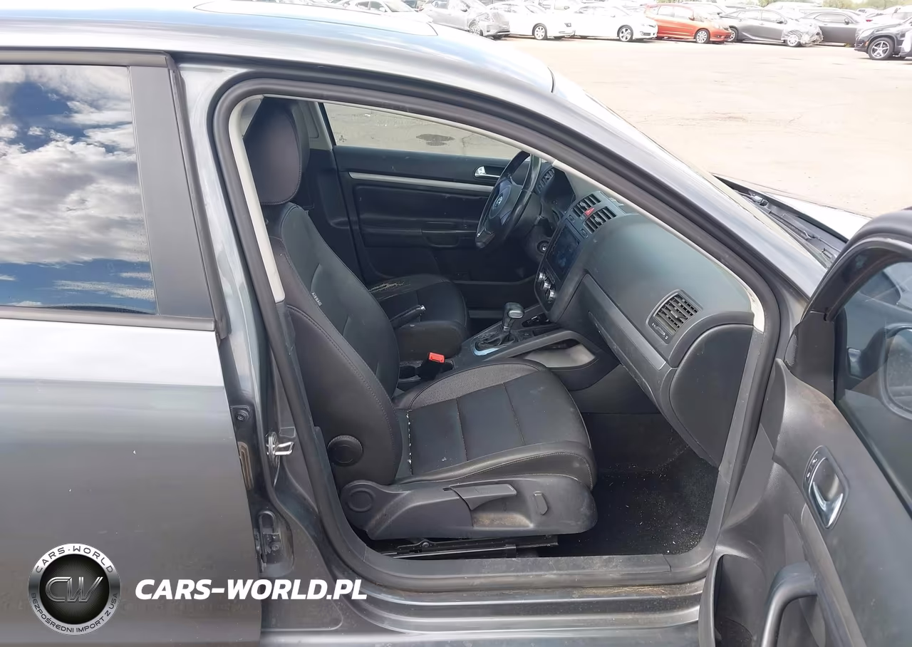 2010 Volkswagen Jetta Limited Edition VIN:3VWRZ7AJXAM138489 - 5