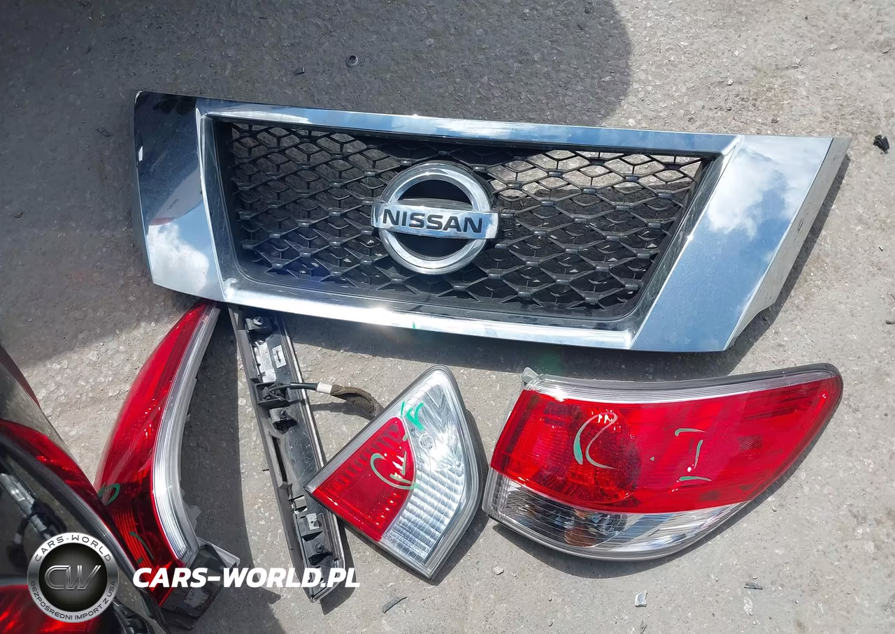 2015 Nissan Pathfinder Platinum-S-Sl-Sv VIN:5N1AR2MN7FC658512 - 12
