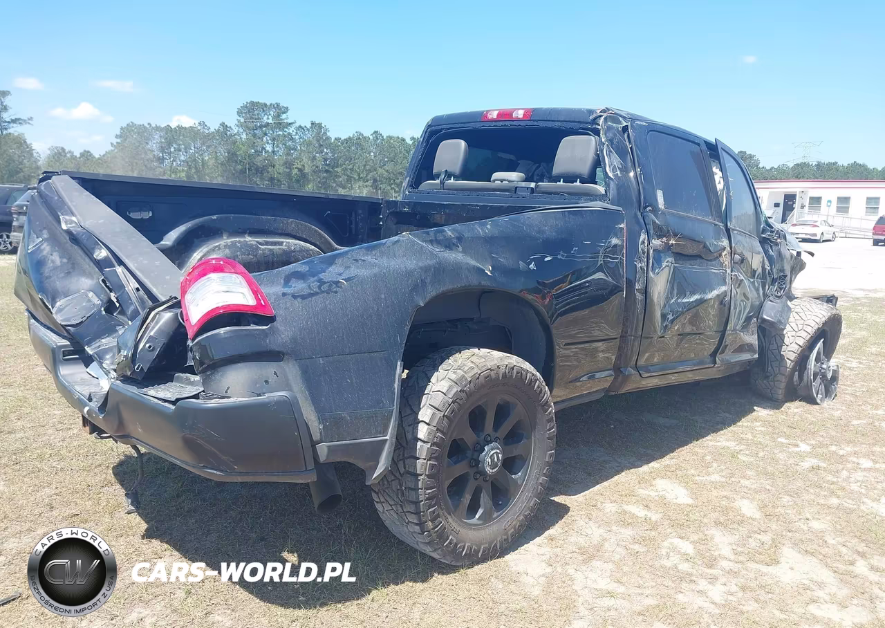 2021 Ram 2500 VIN:3C6UR5CL5MG555853 - 4