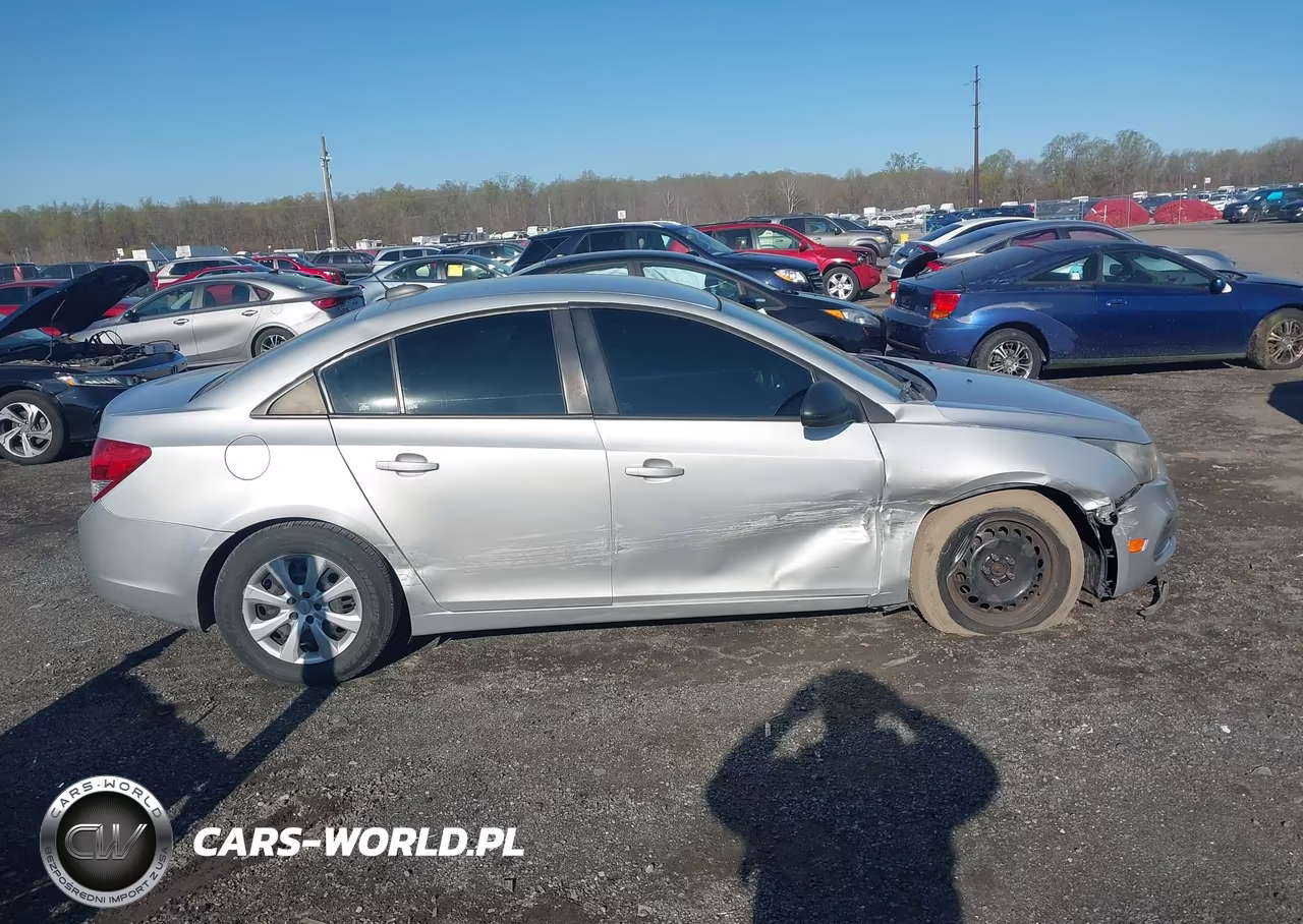 2015 Chevrolet Cruze Ls Auto VIN:1G1PA5SG7F7264750 - 13