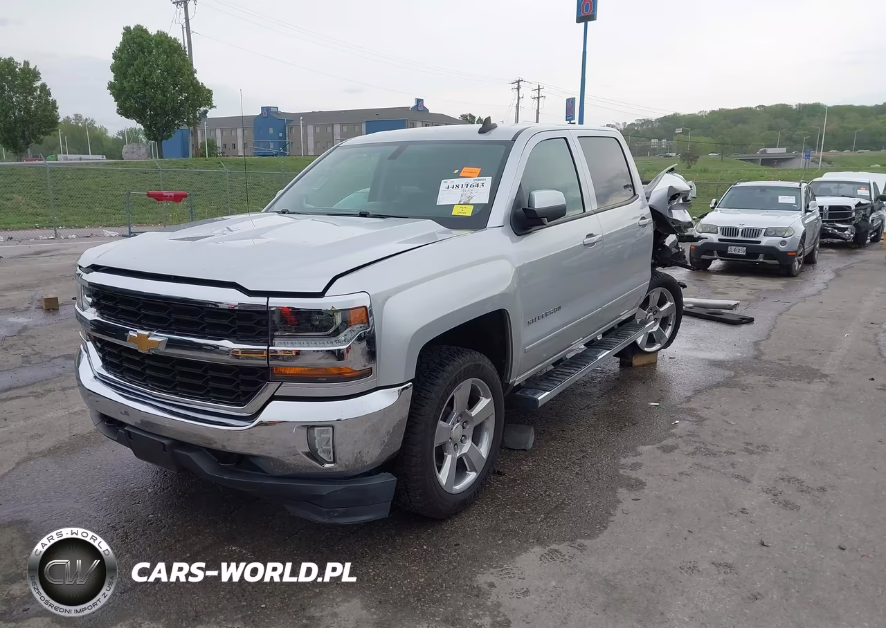 2018 Chevrolet Silverado 1500 1Lt VIN:3GCUKREC5JG228723 - 2