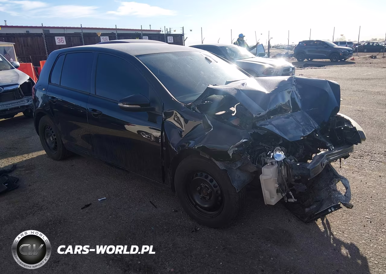 2013 Volkswagen Golf 2.5L 4-Door – zdjęcie 1 z 17