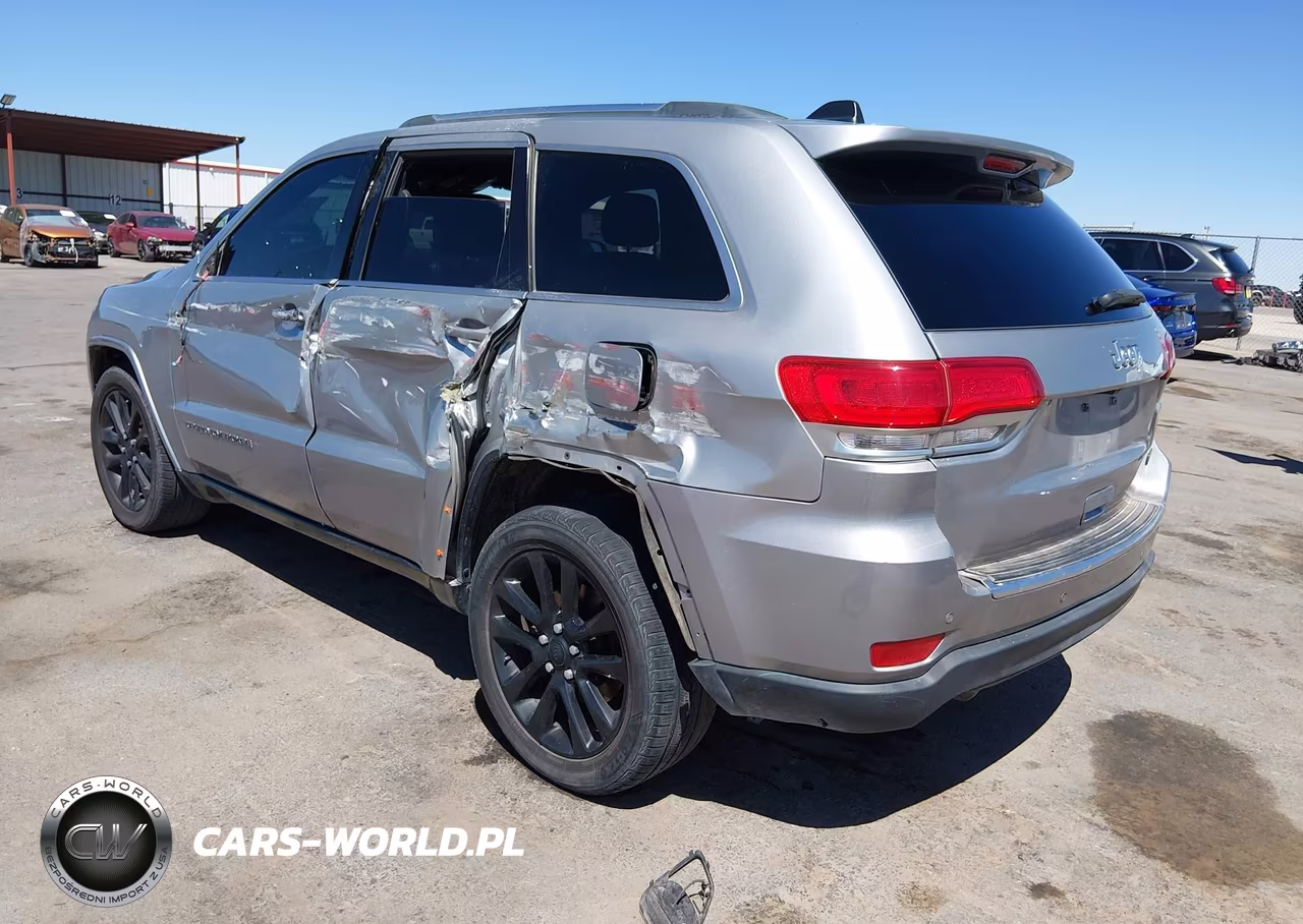 2018 Jeep Grand Cherokee Sterling Edition 4X2 VIN:1C4RJEBG1JC141574 - 3