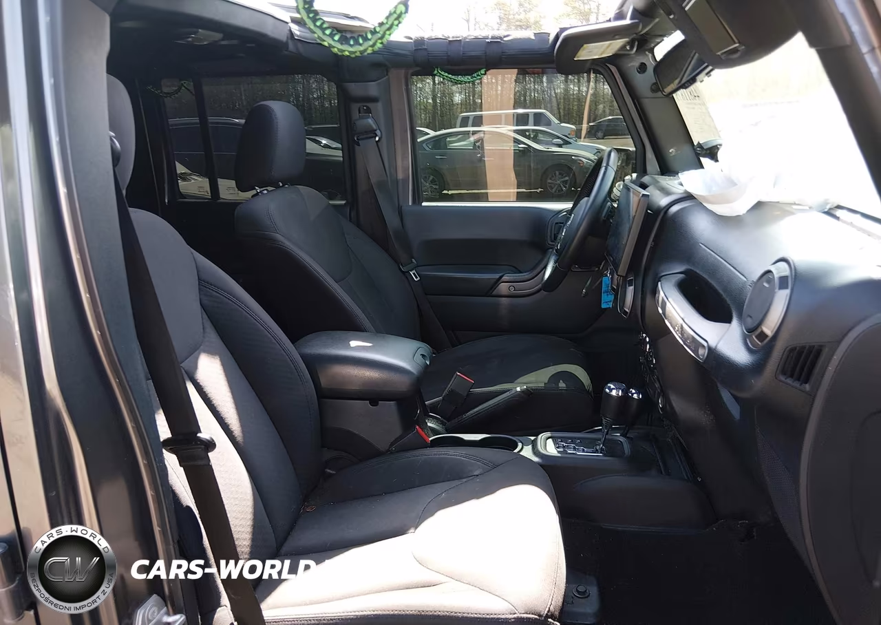 2016 Jeep Wrangler Unlimited Sport VIN:1C4BJWDGXGL206841 - 5