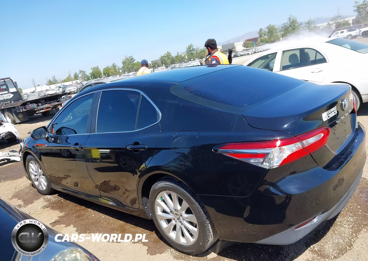 2018 Toyota Camry Le VIN:4T1B11HK1JU011080 - 14