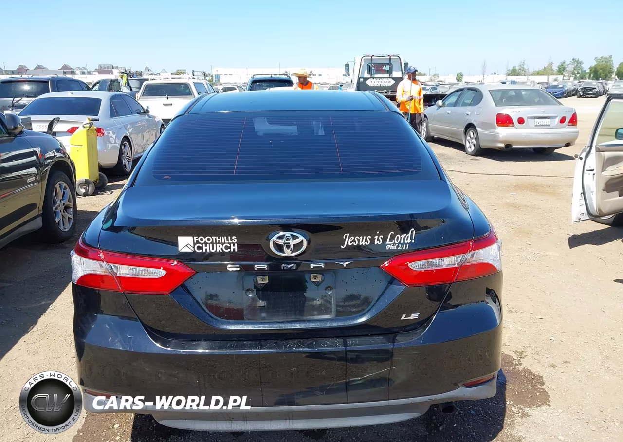 2018 Toyota Camry Le VIN:4T1B11HK1JU011080 - 16