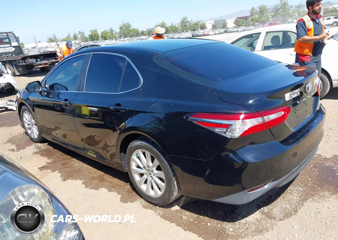 2018 Toyota Camry Le VIN:4T1B11HK1JU011080 - 3