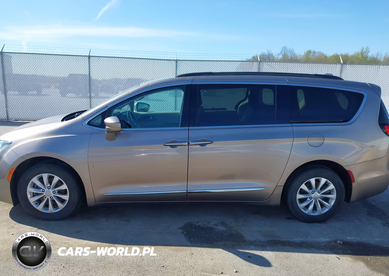 2017 Chrysler Pacifica Touring-L VIN:2C4RC1BG8HR535626 - 14
