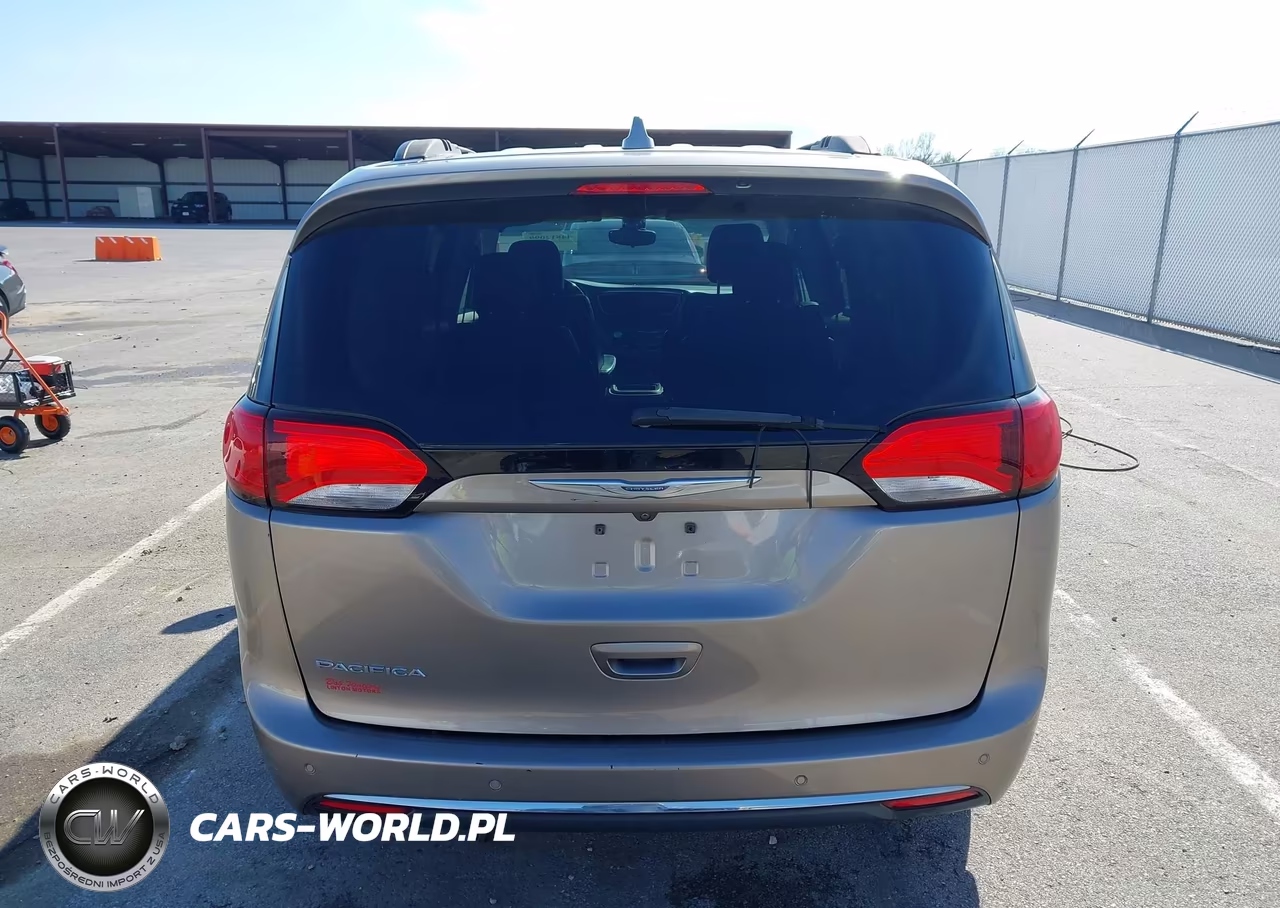 2017 Chrysler Pacifica Touring-L VIN:2C4RC1BG8HR535626 - 16