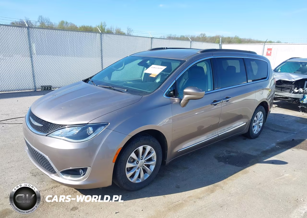 2017 Chrysler Pacifica Touring-L VIN:2C4RC1BG8HR535626 - 2