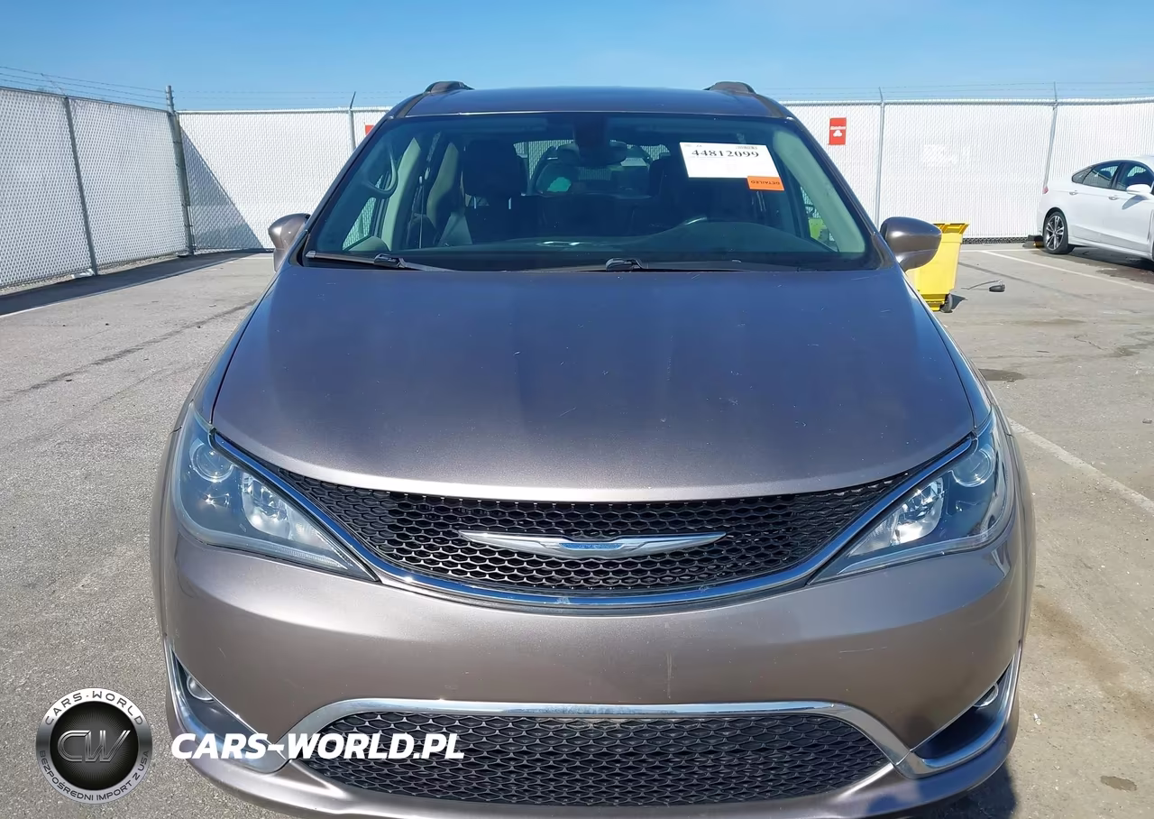 2017 Chrysler Pacifica Touring-L VIN:2C4RC1BG8HR535626 - 6