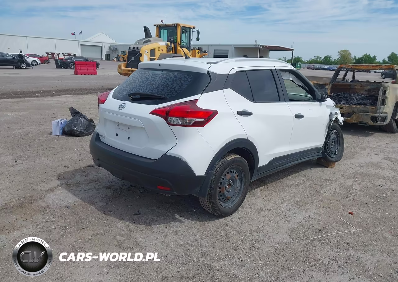 2019 Nissan Kicks S VIN:3N1CP5CU3KL492472 - 4
