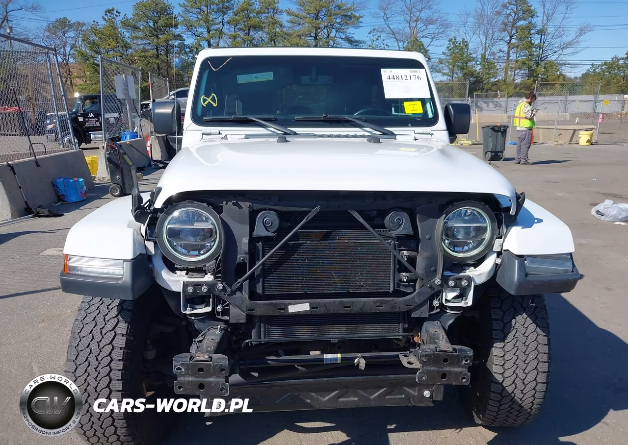 2020 Jeep Wrangler Unlimited Sahara 4X4 VIN:1C4HJXEG1LW211501 - 13