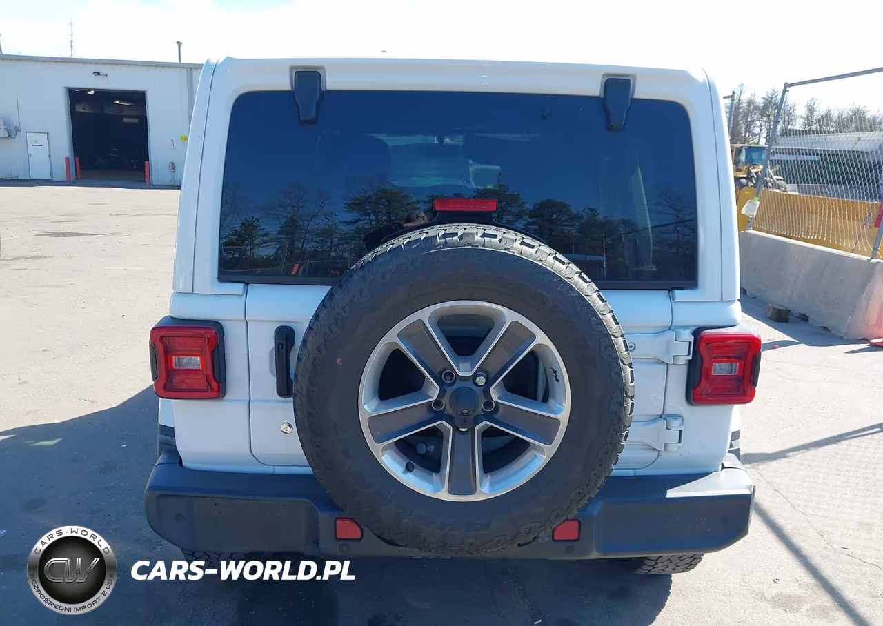 2020 Jeep Wrangler Unlimited Sahara 4X4 VIN:1C4HJXEG1LW211501 - 17