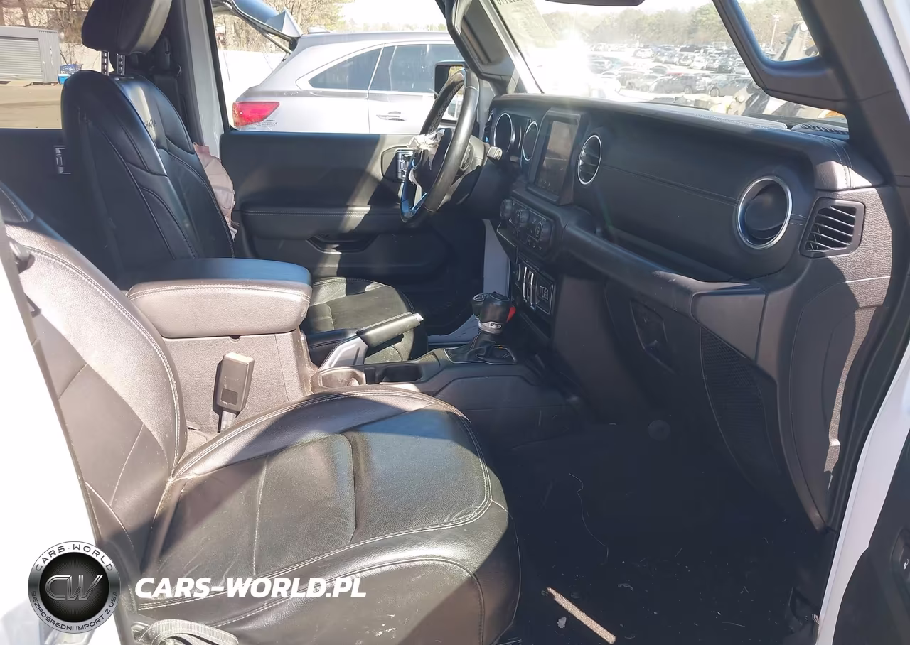 2020 Jeep Wrangler Unlimited Sahara 4X4 VIN:1C4HJXEG1LW211501 - 5