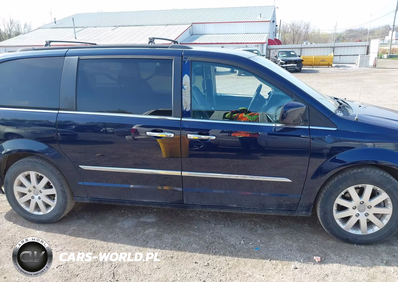 2016 Chrysler Town & Country Touring VIN:2C4RC1BG2GR194061 - 13