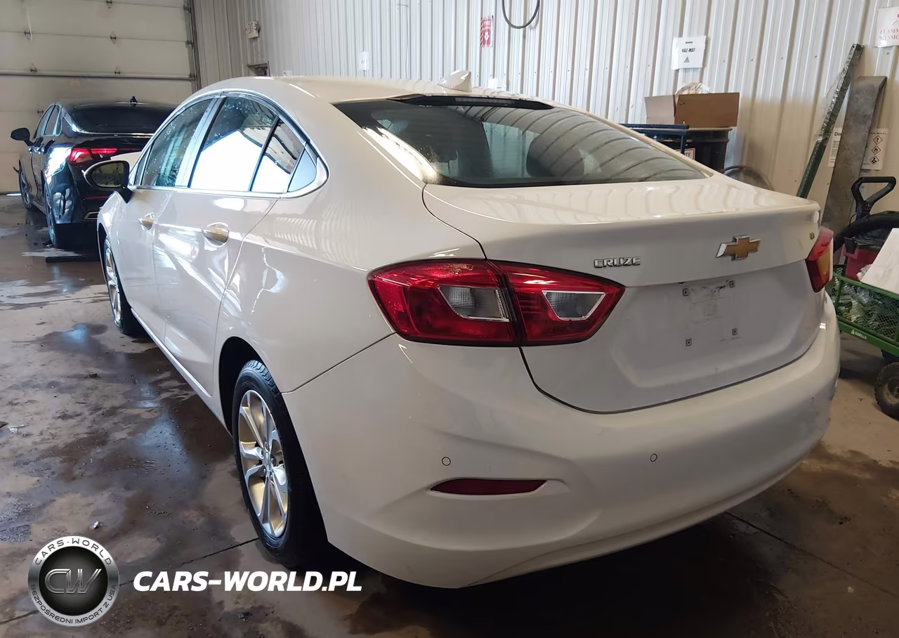 2019 Chevrolet Cruze Lt VIN:1G1BE5SM5K7104736 - 3