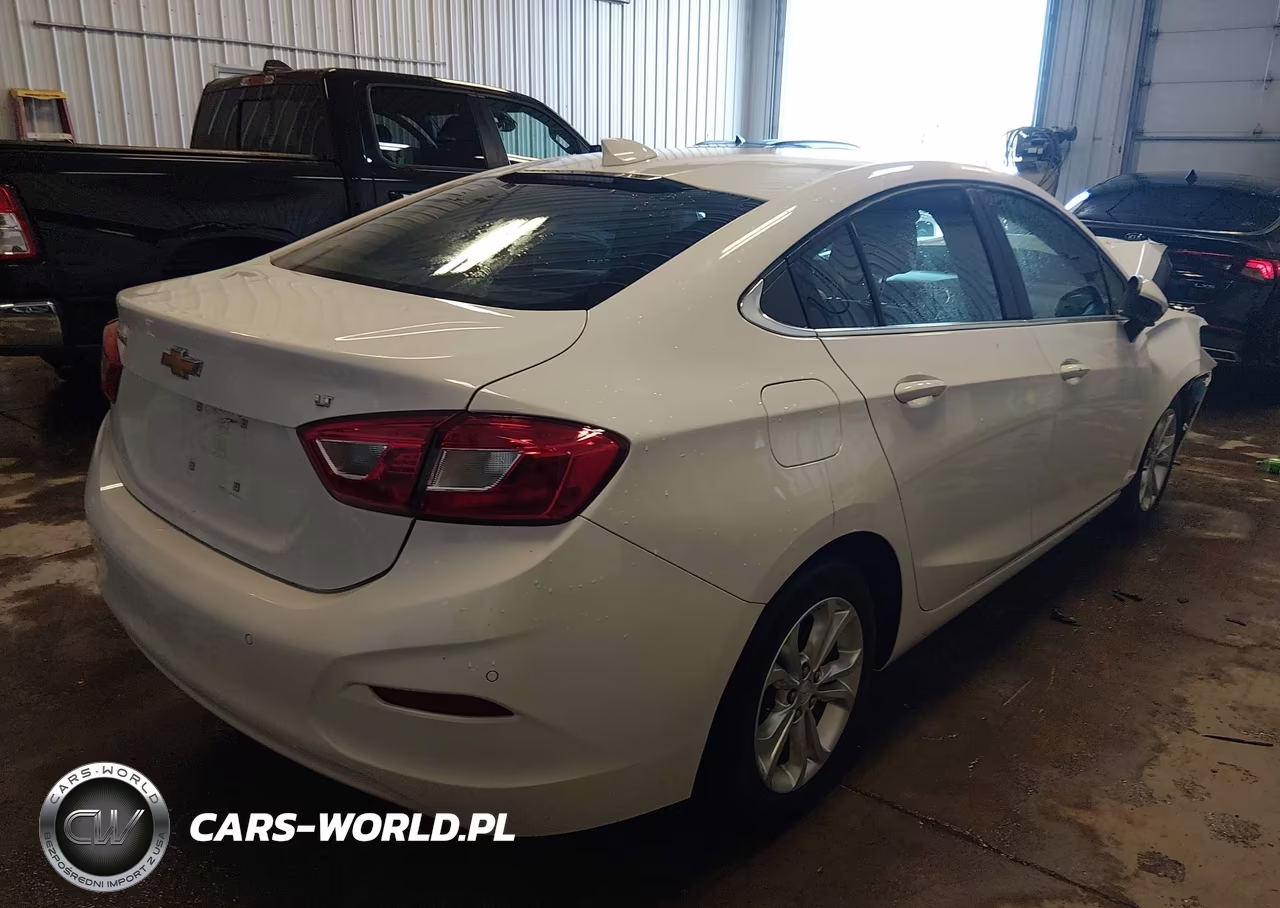 2019 Chevrolet Cruze Lt VIN:1G1BE5SM5K7104736 - 4