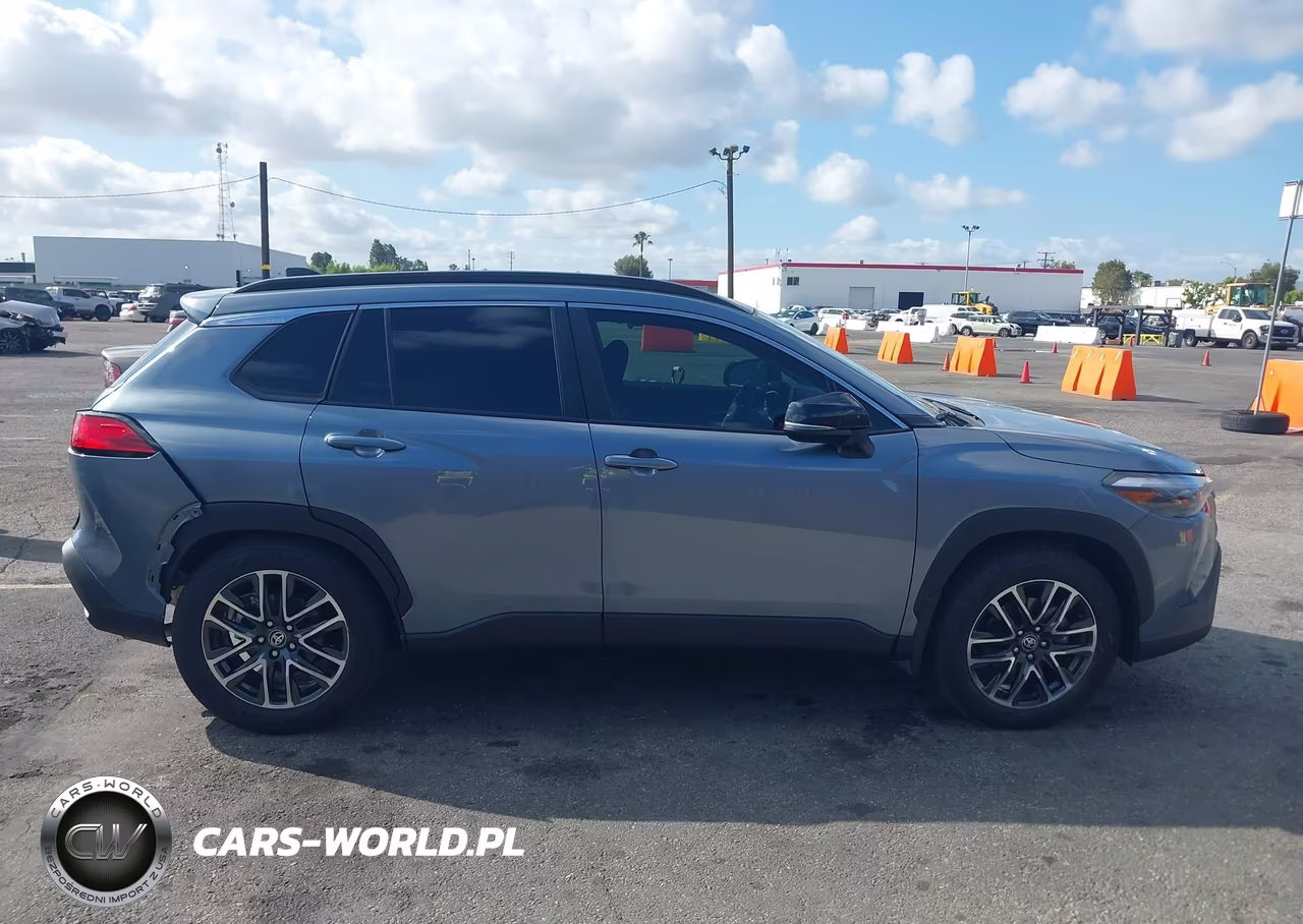 2026 Toyota Corolla Cross Xle VIN:7MUDAABG8TV171441 - 13