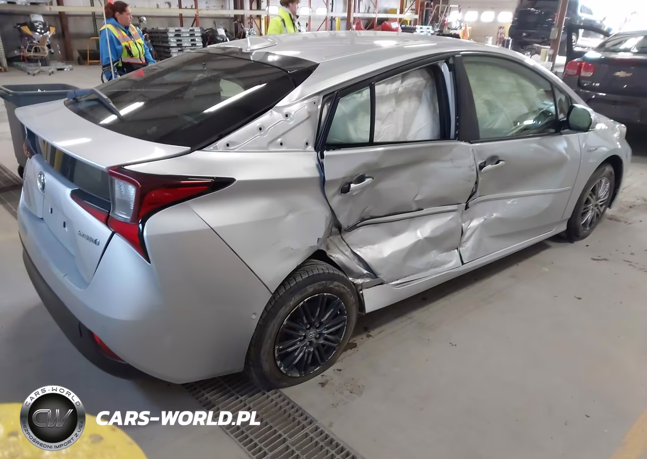 2019 Toyota Prius Le VIN:JTDL9RFU6K3002936 - 4