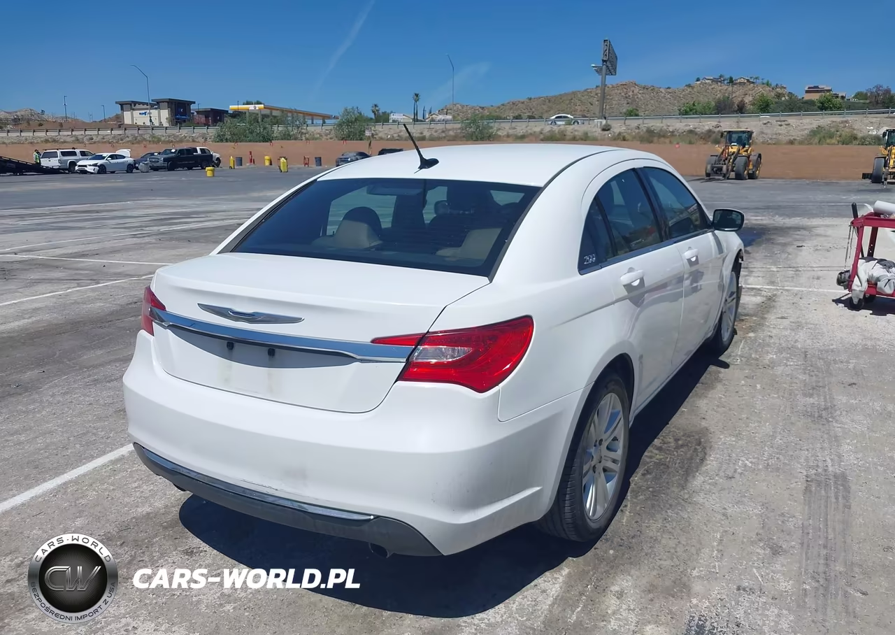 2011 Chrysler 200 Touring VIN:1C3BC1FG4BN613436 - 4