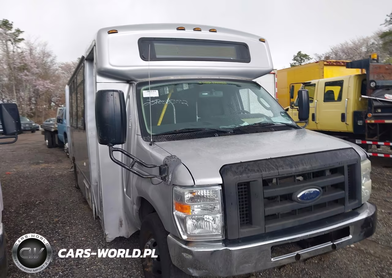 2013 Ford E-450 Cutaway