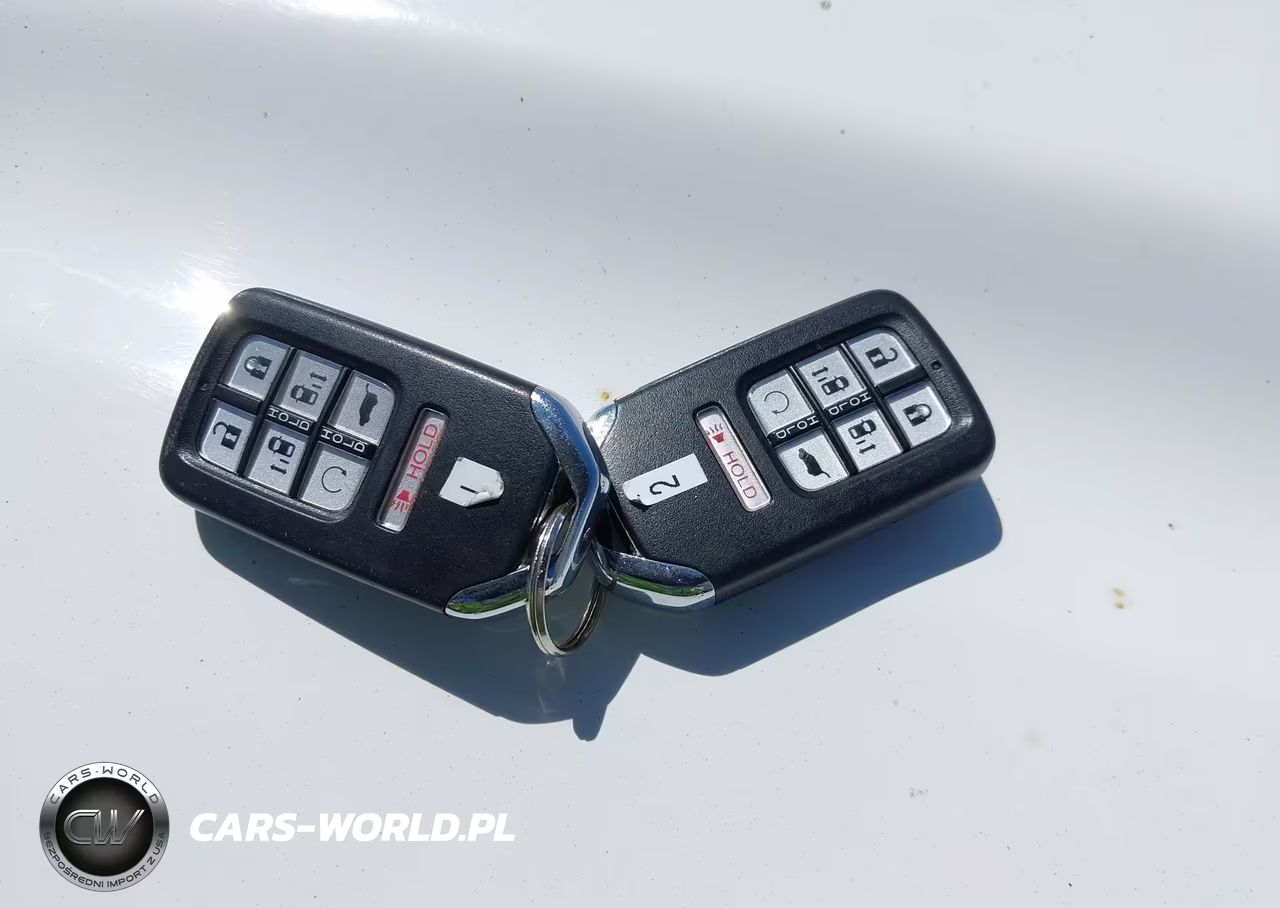 2018 Honda Odyssey Elite VIN:5FNRL6H94JB008786 - 11
