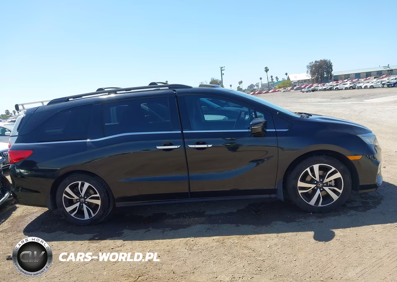 2018 Honda Odyssey Elite VIN:5FNRL6H94JB008786 - 13
