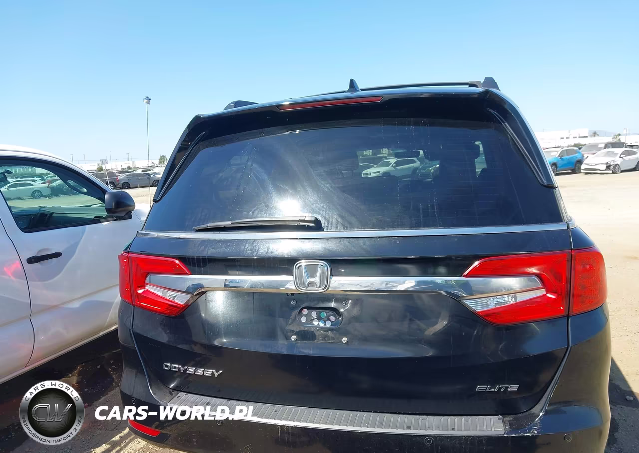 2018 Honda Odyssey Elite VIN:5FNRL6H94JB008786 - 16