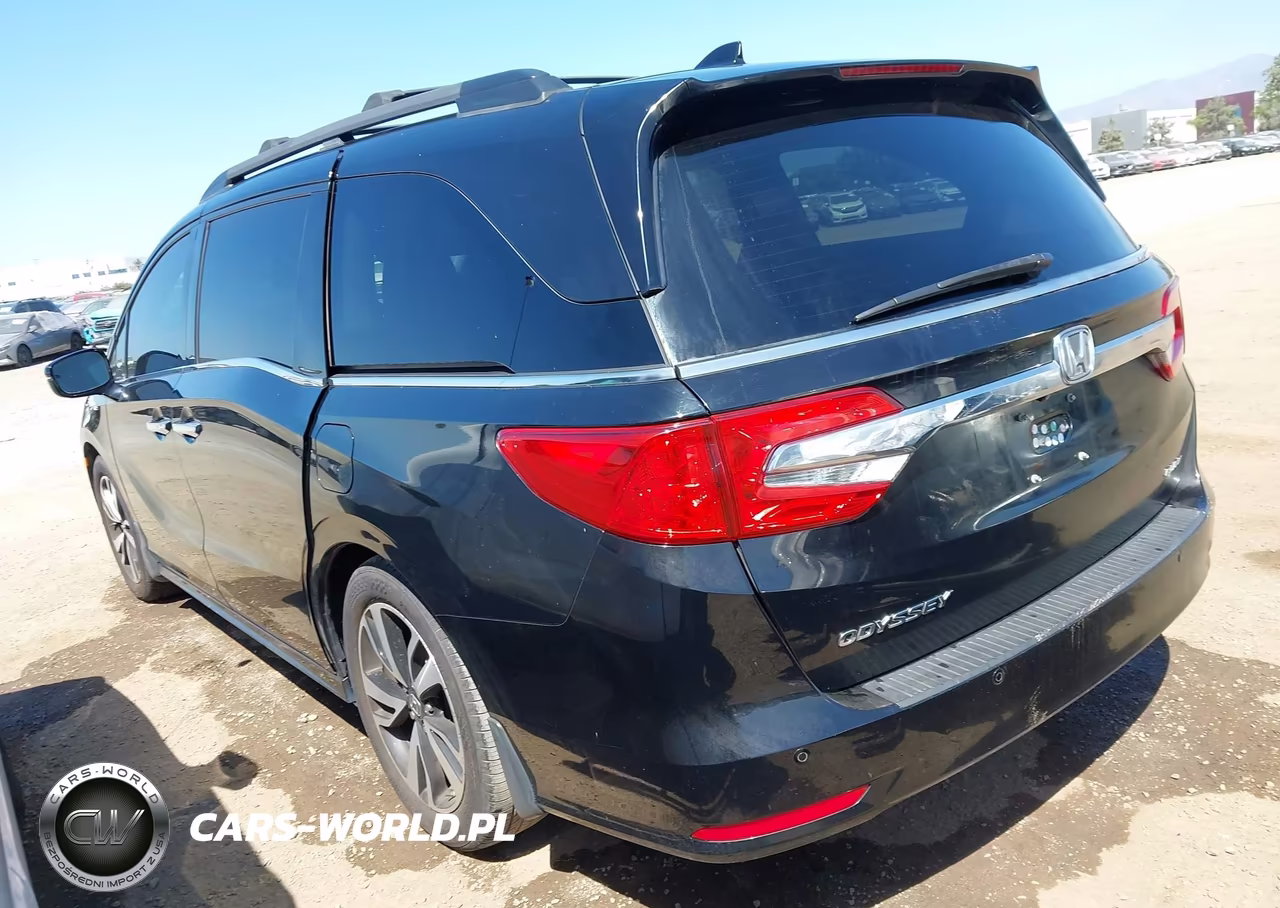 2018 Honda Odyssey Elite VIN:5FNRL6H94JB008786 - 3