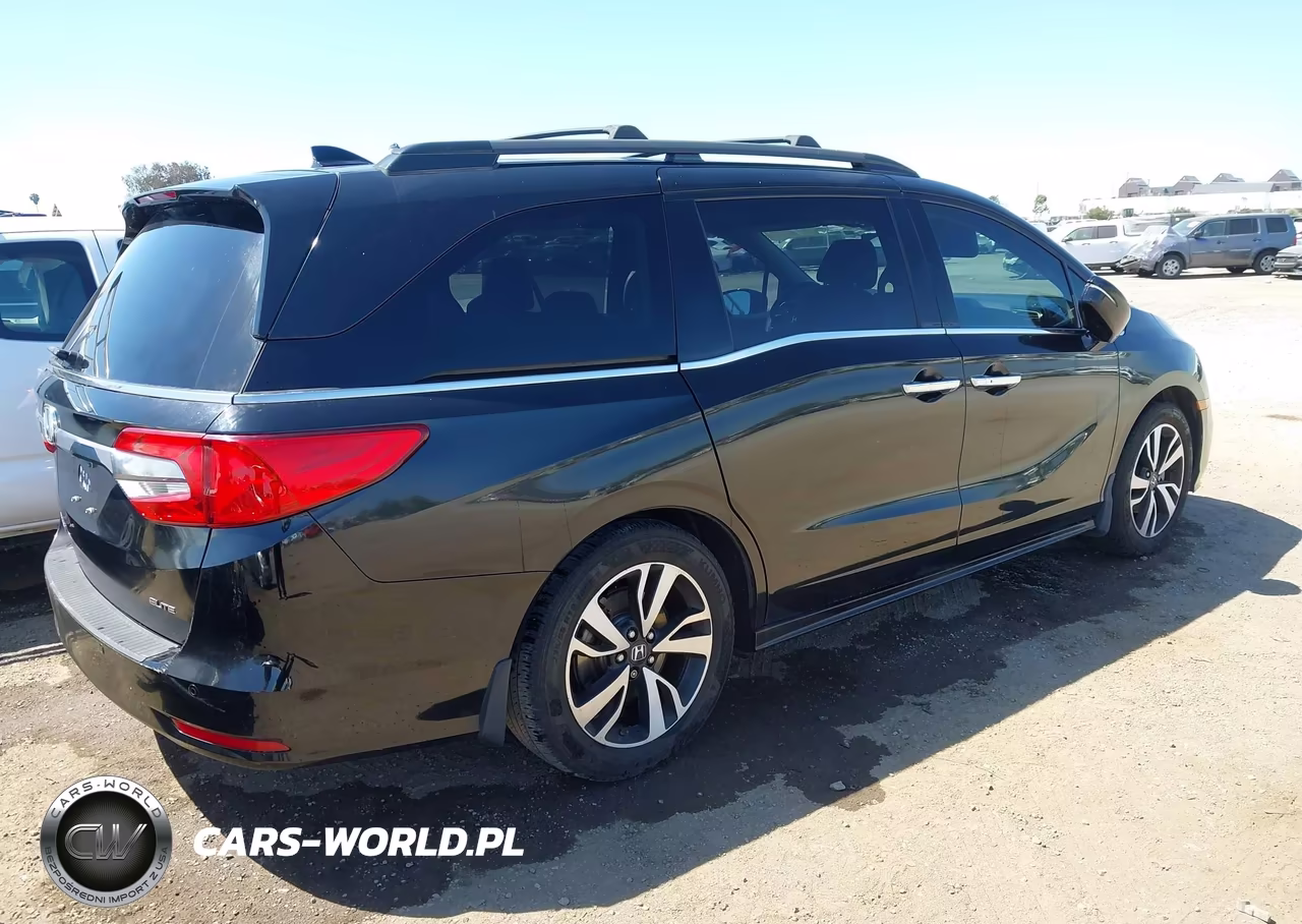 2018 Honda Odyssey Elite VIN:5FNRL6H94JB008786 - 4