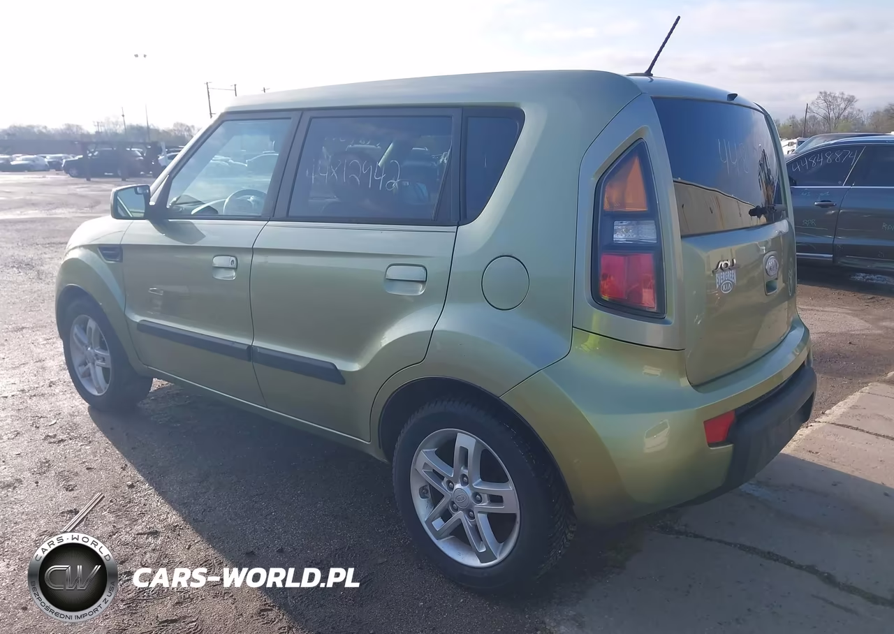 2010 Kia Soul + VIN:KNDJT2A23A7032280 - 3