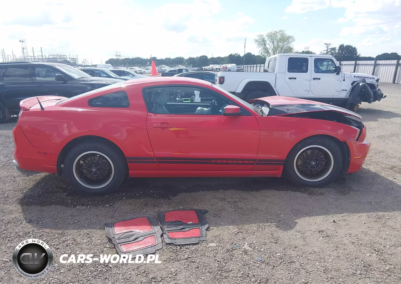 2013 Ford Mustang V6 Premium VIN:1ZVBP8AM0D5215596 - 14