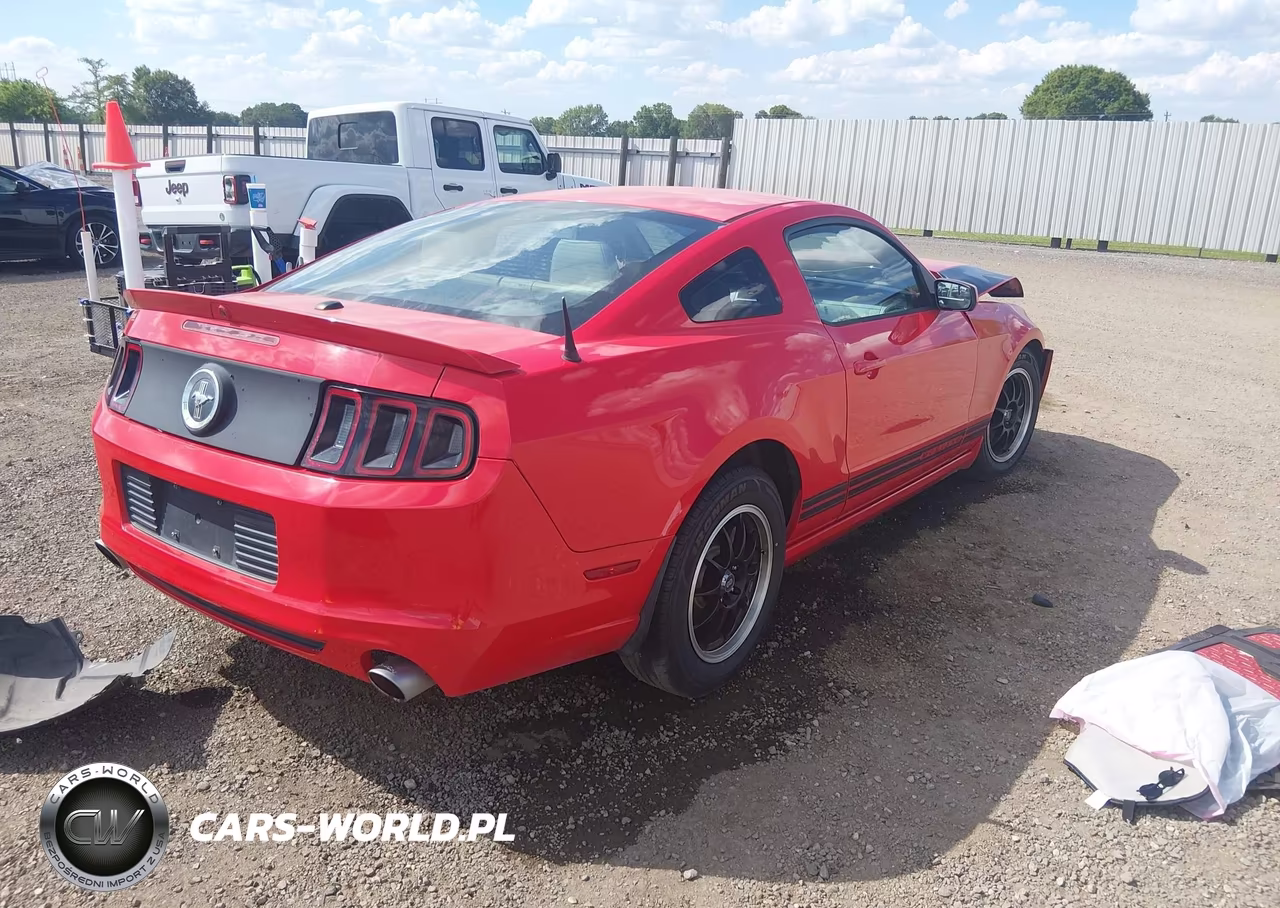 2013 Ford Mustang V6 Premium VIN:1ZVBP8AM0D5215596 - 4