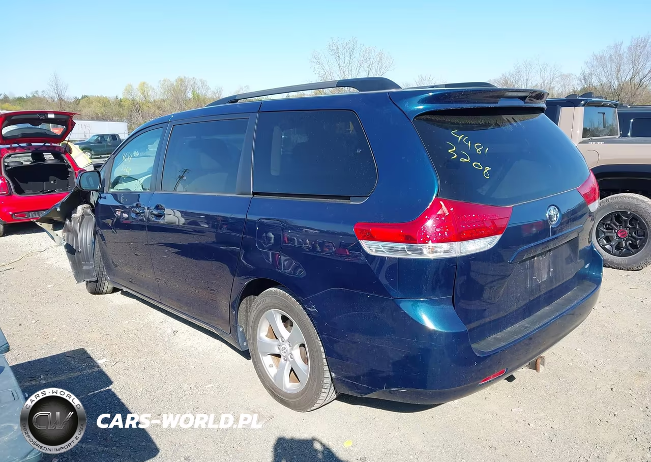 2011 Toyota Sienna Le V6 VIN:5TDKK3DC5BS088133 - 3