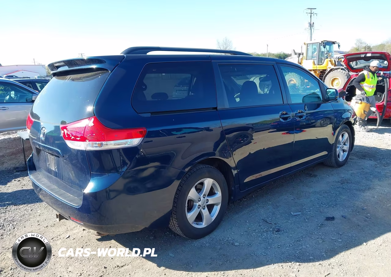 2011 Toyota Sienna Le V6 VIN:5TDKK3DC5BS088133 - 4