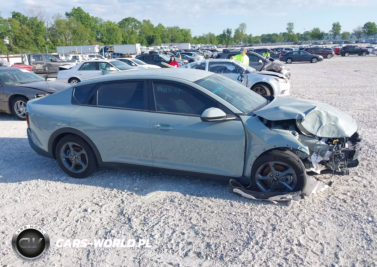 2025 Kia K4 Lxs VIN:3KPFT4DEXSE088743 - 13
