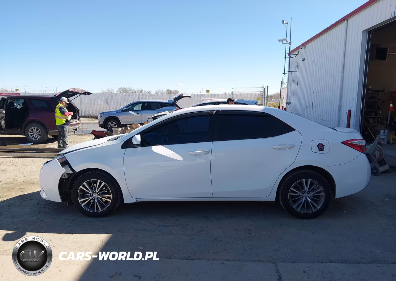 2015 Toyota Corolla Le Plus VIN:5YFBURHE2FP214844 - 14