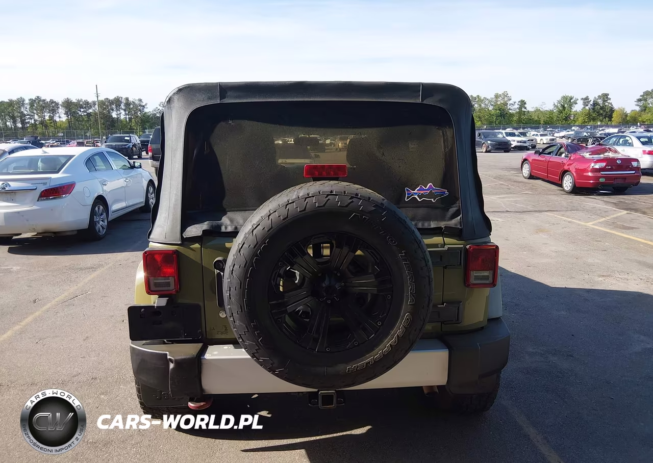 2013 Jeep Wrangler Unlimited Sahara VIN:1C4HJWEG7DL609034 - 16