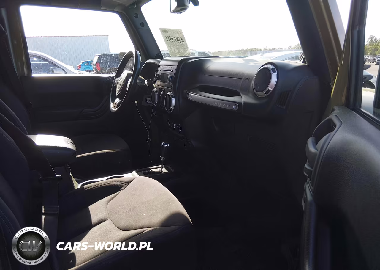 2013 Jeep Wrangler Unlimited Sahara VIN:1C4HJWEG7DL609034 - 5