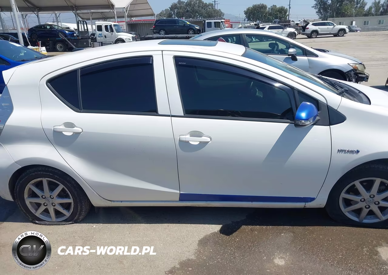 2012 Toyota Prius C Four VIN:JTDKDTB38C1013373 - 14