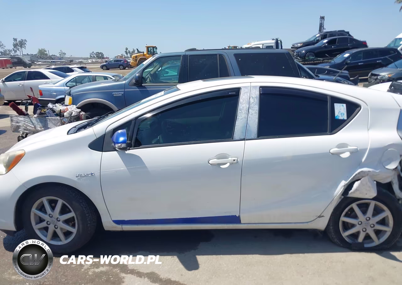 2012 Toyota Prius C Four VIN:JTDKDTB38C1013373 - 15