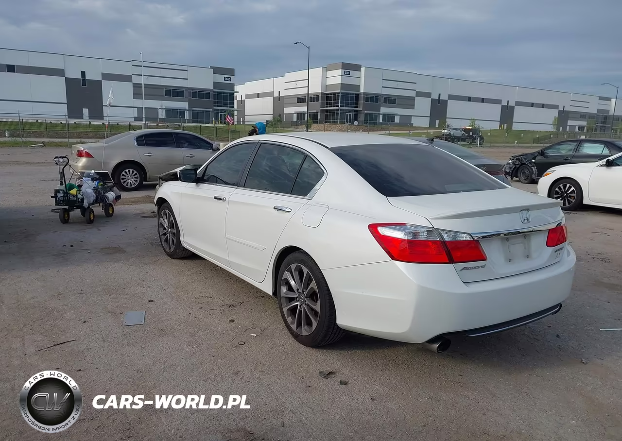 2015 Honda Accord Sport VIN:1HGCR2F58FA008207 - 3