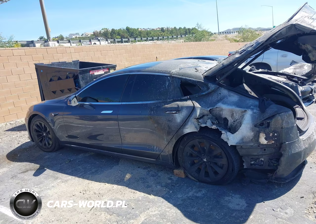 2018 Tesla Model S VIN:5YJSA1E2XJF276047 - 13
