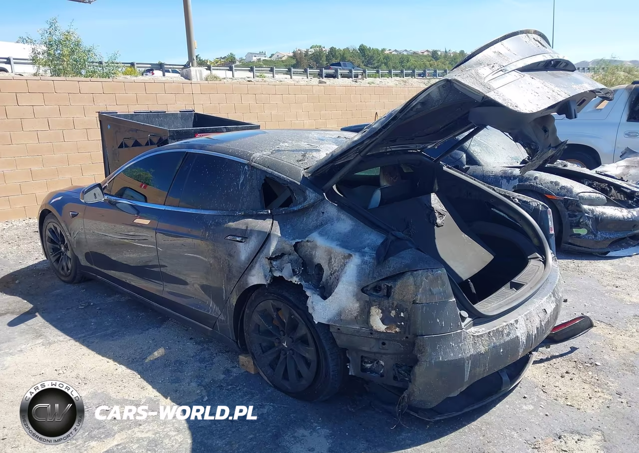 2018 Tesla Model S VIN:5YJSA1E2XJF276047 - 3