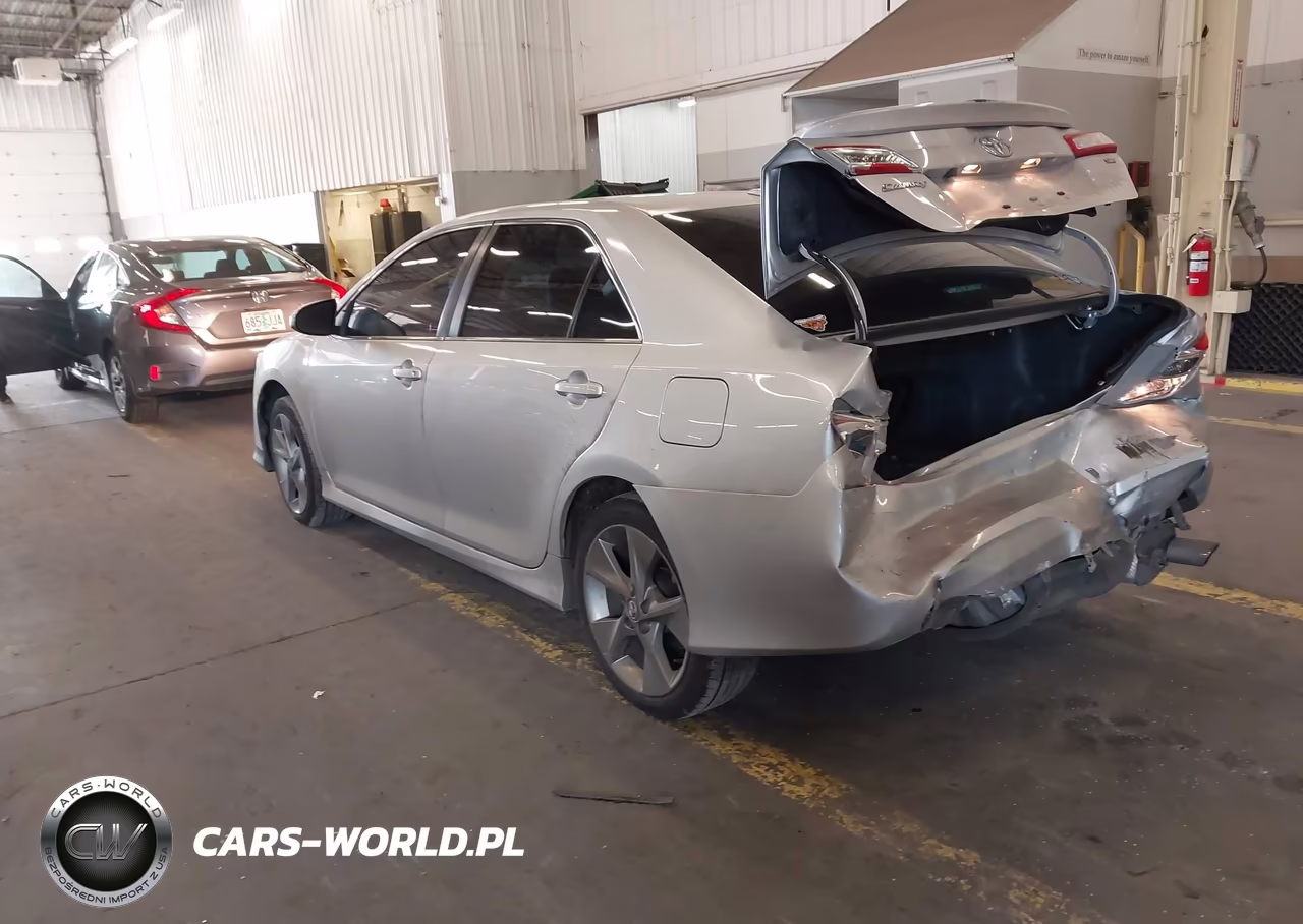 2014 Toyota Camry Se Sport VIN:4T1BF1FK0EU775531 - 3