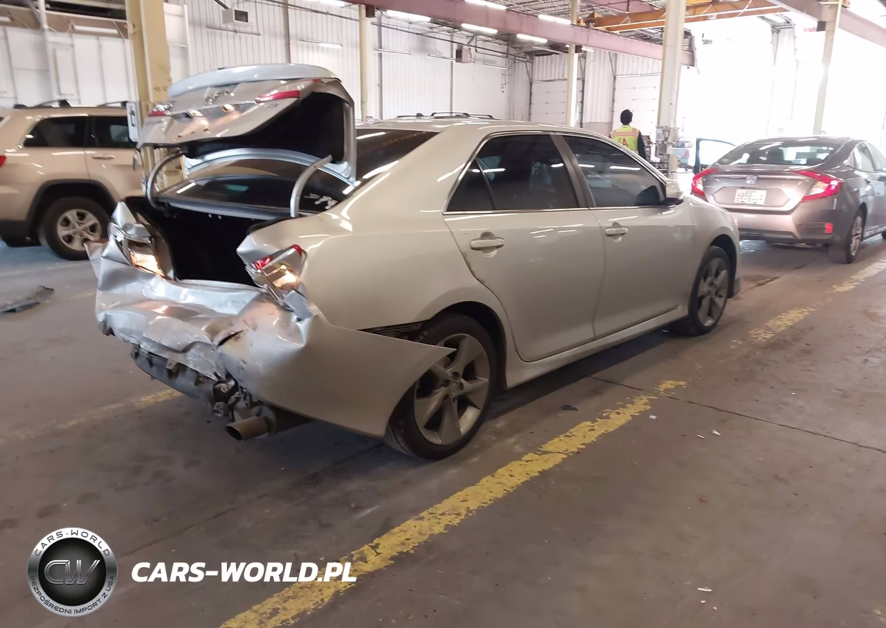 2014 Toyota Camry Se Sport VIN:4T1BF1FK0EU775531 - 4
