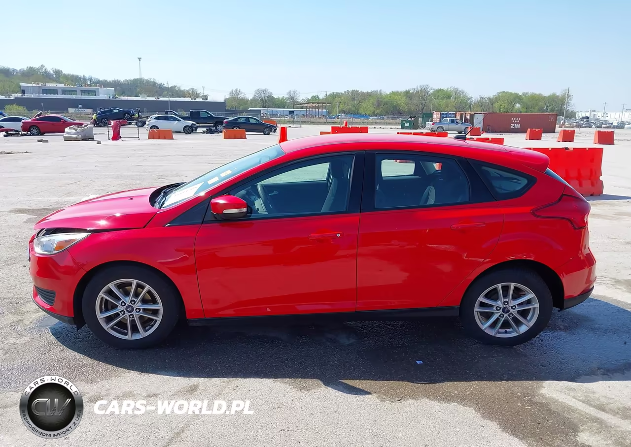 2016 Ford Focus Se VIN:1FADP3K22GL281794 - 14