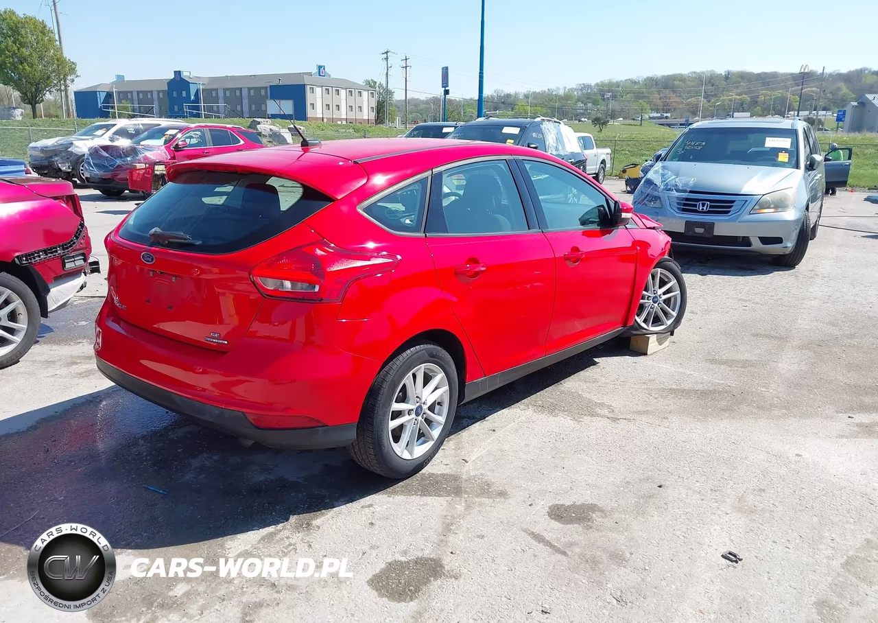 2016 Ford Focus Se VIN:1FADP3K22GL281794 - 4